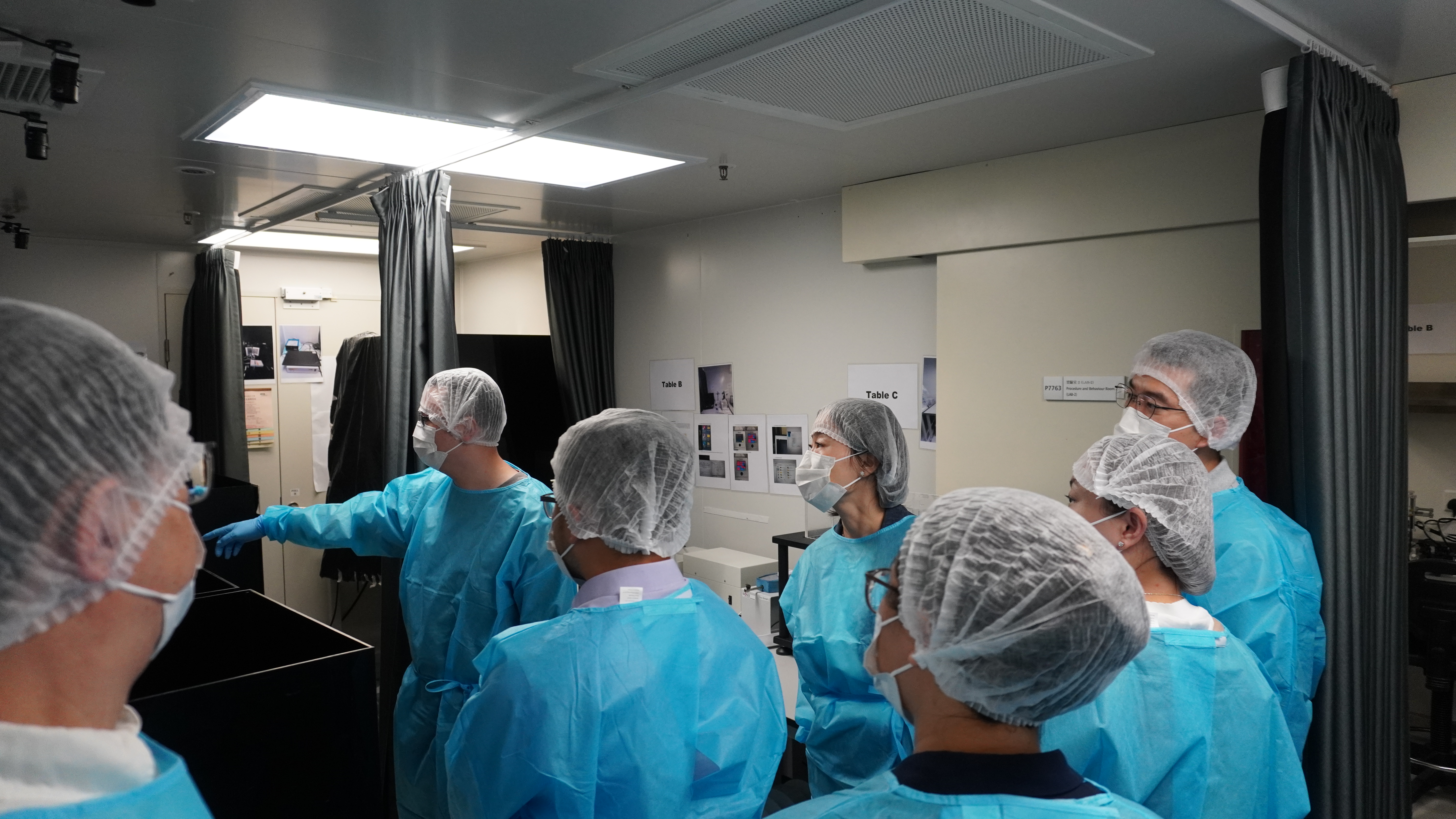 Introduction of LARU New Behavioral Room to visitors